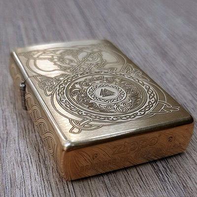 Зажигалка Zippo 204B Brushed Brass с гравировкой Nordico