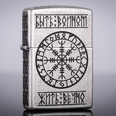Зажигалка Zippo 121FB Antigue Silver Plate с гравировкой оберега Шлем Ужаса